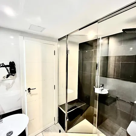 Cozy Flat With Amazing Roof In