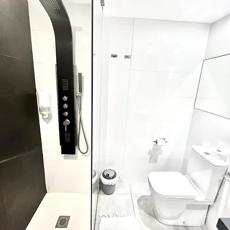 Cozy Flat With Amazing Roof In קורלחו